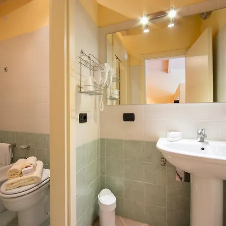Apartment Yellow, Orange And Blue Desenzano *