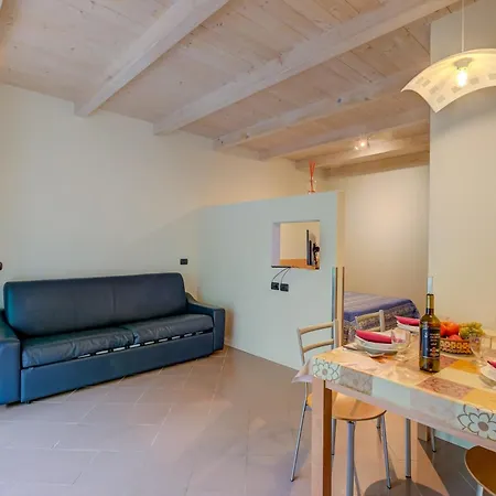 Yellow, Orange And Blue Desenzano Apartment Desenzano del Garda