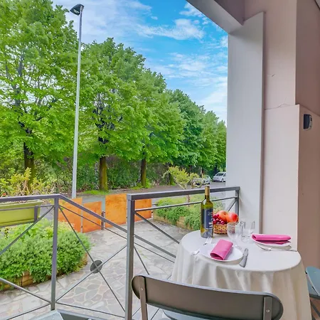 Yellow, Orange And Blue Desenzano Apartment